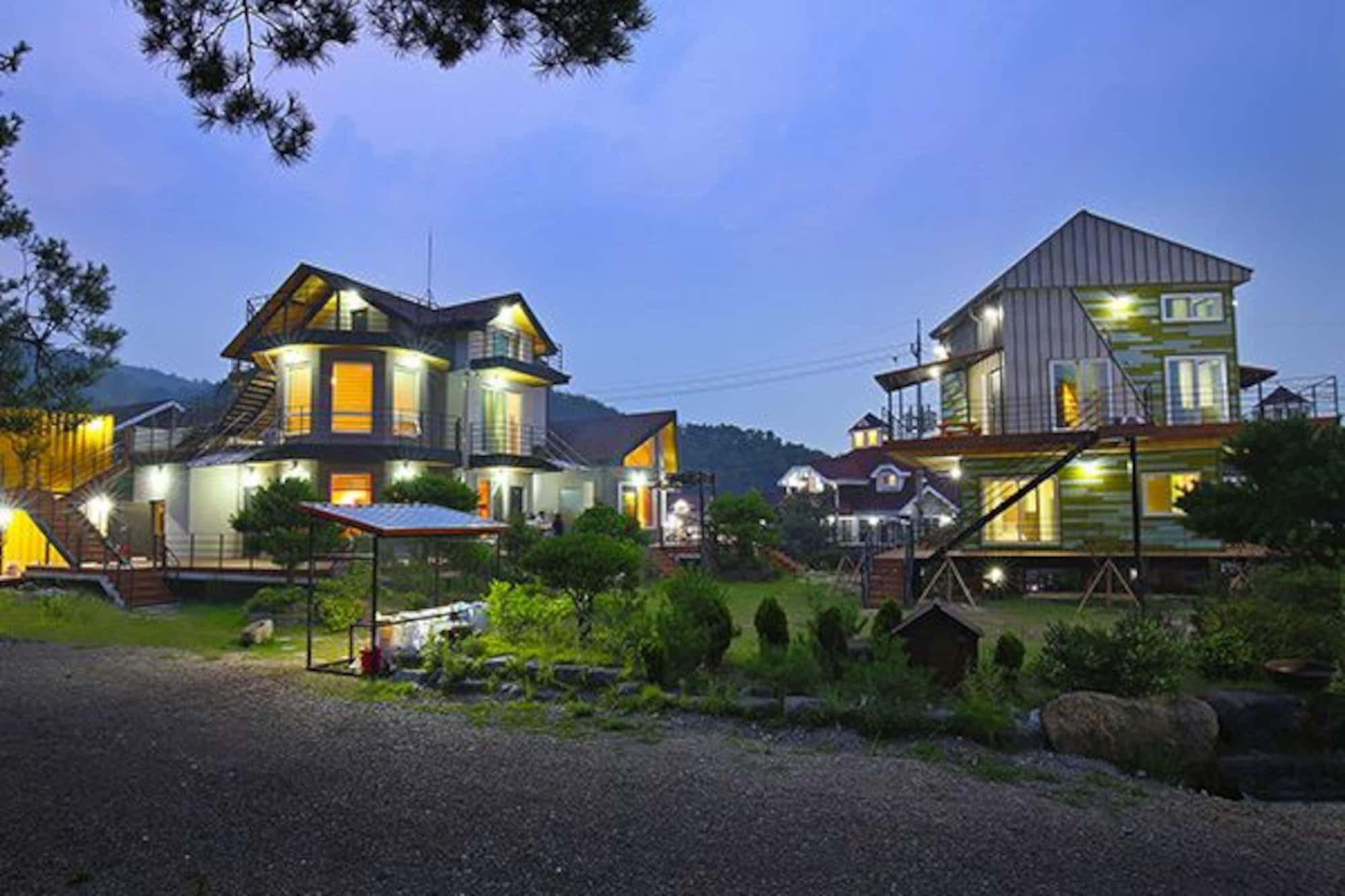 호텔 경주 라팡시옹펜션 경주 3* (대한민국) | Booked
